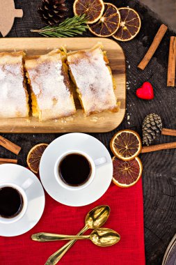 Strudel muhallebi ve turuncu ile