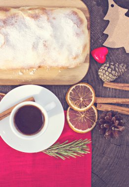 Strudel muhallebi ve turuncu ile.