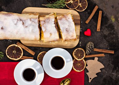 Strudel muhallebi ve turuncu ile.