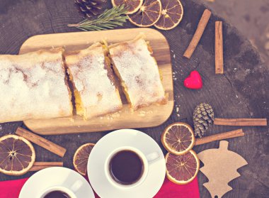 Strudel muhallebi ve turuncu ile.