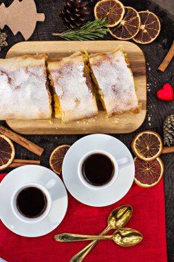 Strudel muhallebi ve turuncu ile