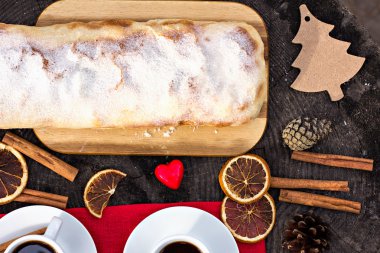 Strudel muhallebi ve turuncu ile