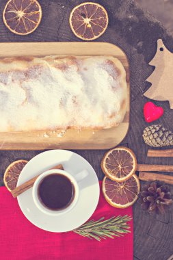 Strudel muhallebi ve turuncu ile