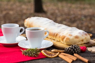 Strudel muhallebi ve turuncu ile