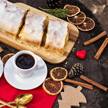 Strudel muhallebi ve turuncu ile
