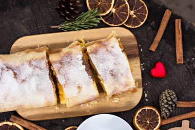 Strudel muhallebi ve turuncu ile
