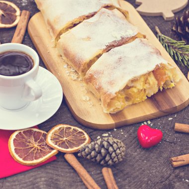 Strudel muhallebi ve turuncu ile