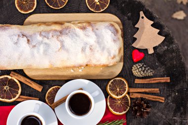 Strudel muhallebi ve turuncu ile