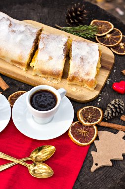 Strudel muhallebi ve turuncu ile