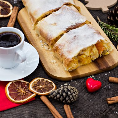 Strudel muhallebi ve turuncu ile