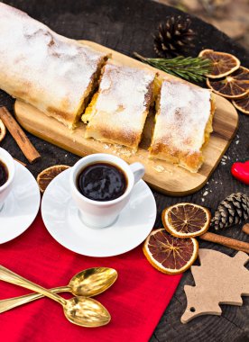 Strudel muhallebi ve turuncu ile