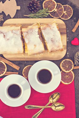 Strudel muhallebi ve turuncu ile