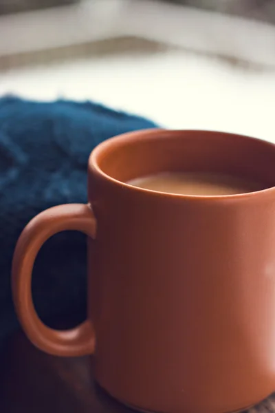 Una taza con una bebida caliente — Foto de Stock