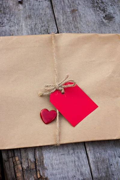 Gift in kraft paper — Stock Photo, Image