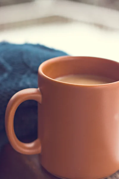 Una taza con una bebida caliente — Foto de Stock
