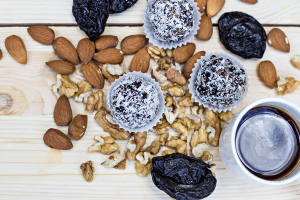 Caramelle fatte in casa con polvere di cocco — Foto Stock