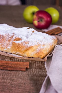 Apple strudel, elmalı turta