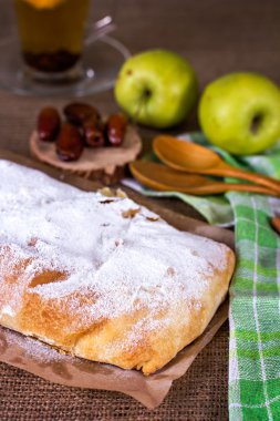 Apple strudel, elmalı turta