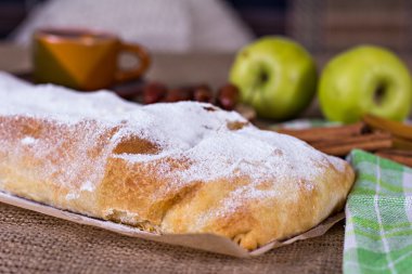 Apple strudel, elmalı turta