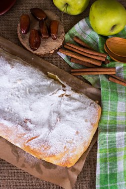 Apple strudel, elmalı turta