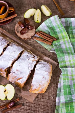 Apple strudel, elmalı turta