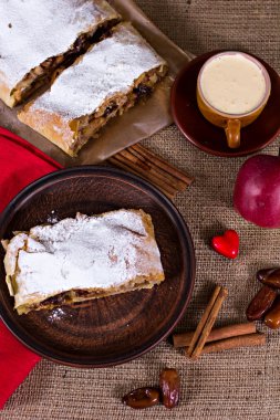 Apple strudel, elmalı turta