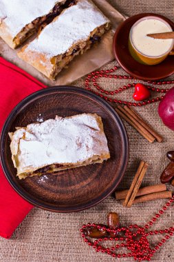 Apple strudel veya elmalı turta