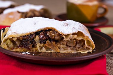 Apple strudel, elmalı turta