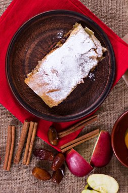 Apple strudel, elmalı turta