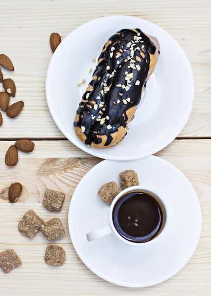 Pastel de chocolate (eclair ) —  Fotos de Stock