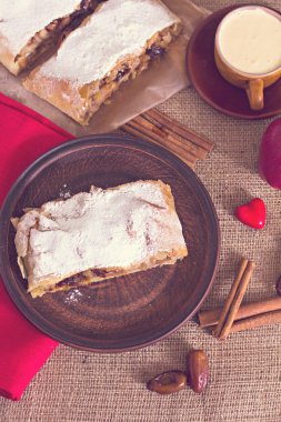 Apple strudel veya elmalı turta