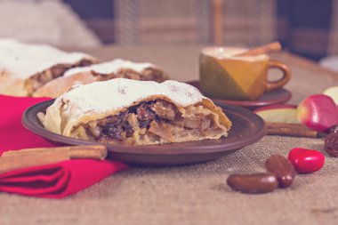 Apple strudel veya elmalı turta