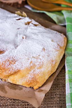 Apple strudel veya elmalı turta