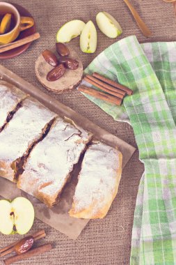 Apple strudel, elmalı turta