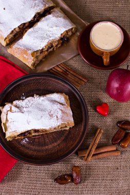 Apple strudel, elmalı turta
