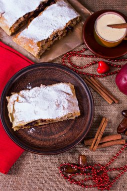 Apple strudel veya elmalı turta