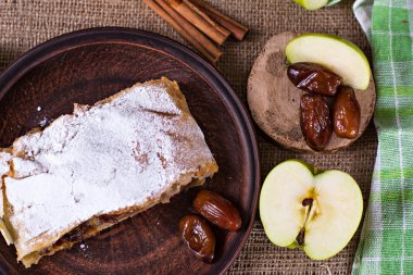 Apple strudel veya elmalı turta