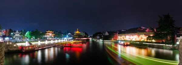 秦淮河上的夜现场全景 图库照片