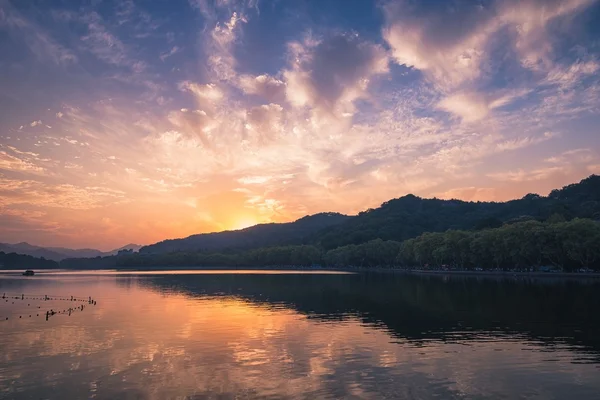 西子湖畔的夕阳 — 图库照片