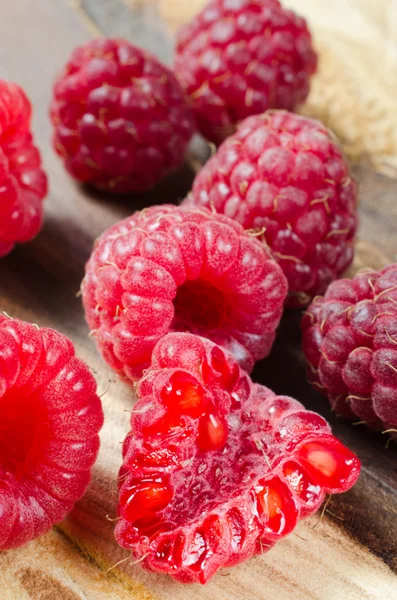 Fresh organic raspberry on rustic background — Stock Photo, Image