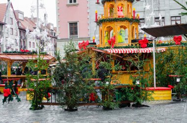 Polonya 'nın Wroclaw şehrindeki Noel Pazarı' ndaki Noel süslerinin görüntüsü, 23 Aralık 2018.