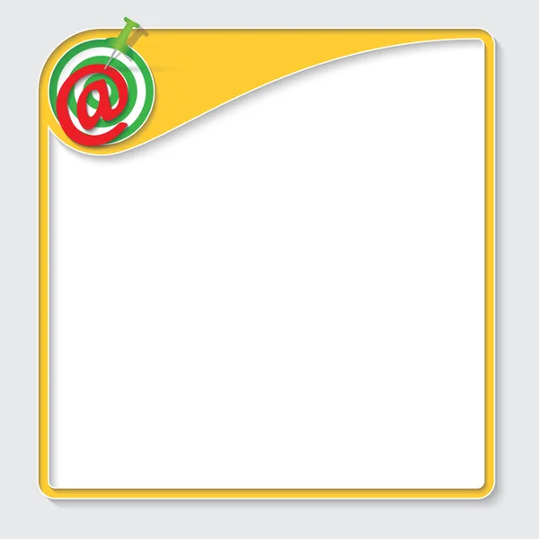 Желтый ящик для вашего текста с символом цели и электронной почты — стоковый вектор