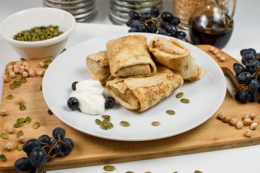 Tabakta kızarmış gözleme.