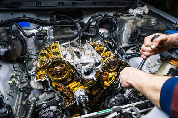 Reparación Automóviles Revisión Del Motor Con Poleas Piezas Detalladas Primer — Foto de Stock