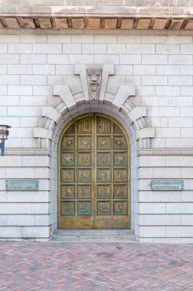 포트 엘리자베스에서 준비 은행의 입구 문 — 스톡 사진