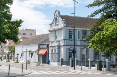 Küçük tiyatro ve Athenaeum binalar