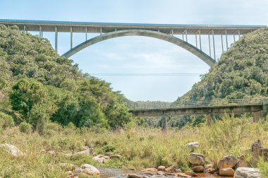 Eski ve yeni köprüler Van Stadens Nehri üzerinde