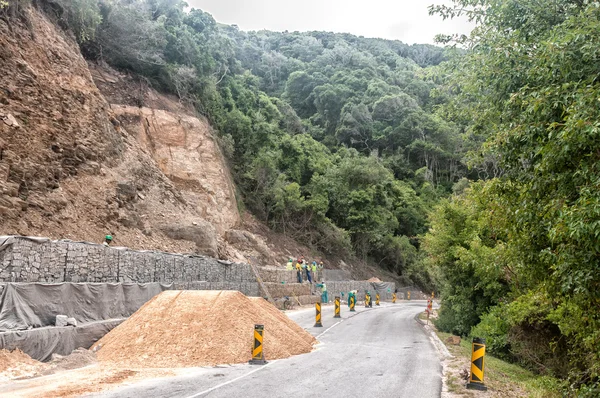 Fırtınalar nehir ağzı, yol boyunca rehabilitasyon — Stok fotoğraf