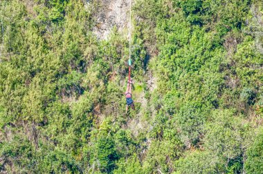 Bloukrans köprüsünde kadın bungee atlama