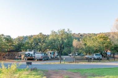 Kamp sahaları içinde dağ Zebra Milli Parkı